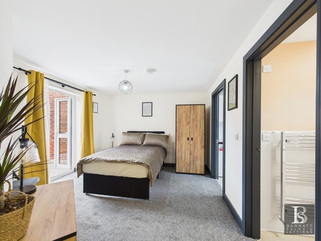 NEW HOUSE - Stunning Studio with Garden access Main Photo