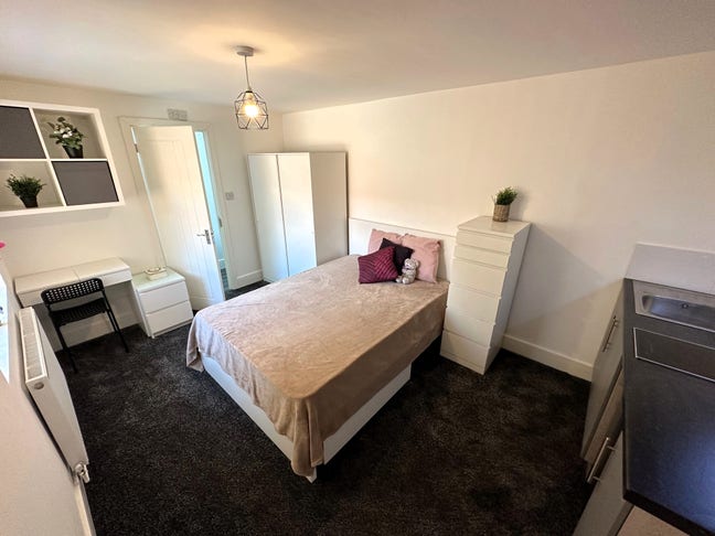 Large Modern Self Contained Studio Main Photo