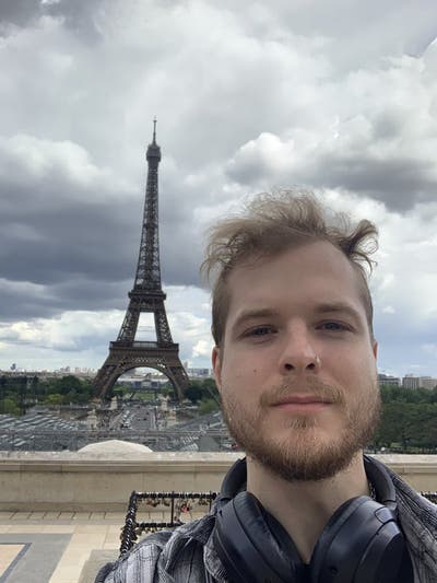 Queer artist seeking room for end of June Main Photo