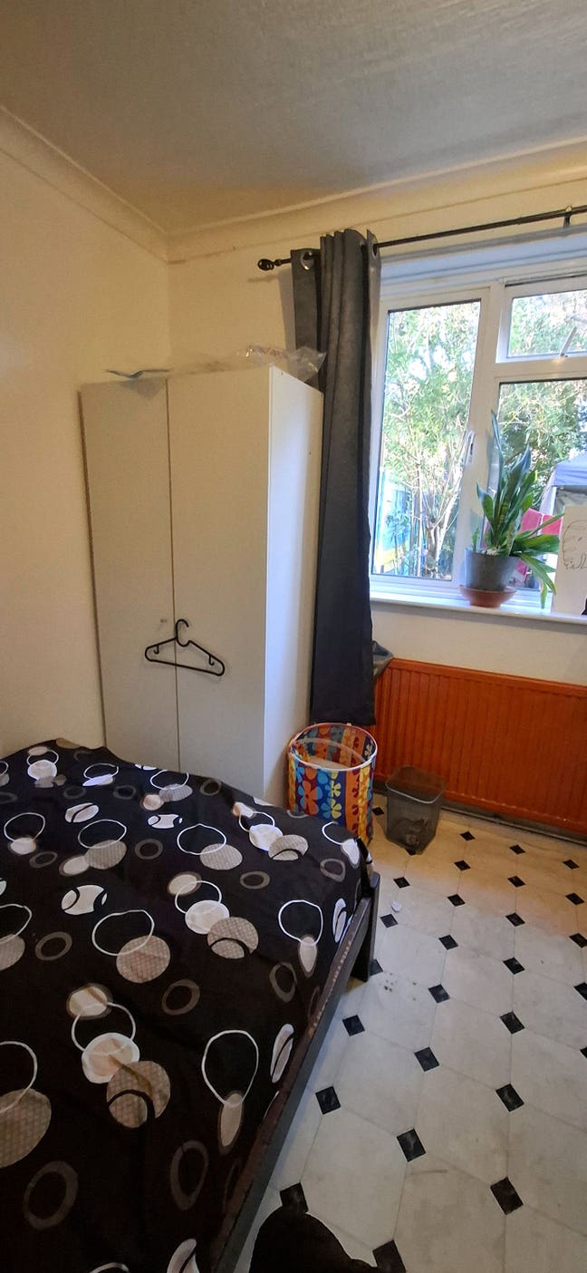 Hi! I’m looking for a female to sublet my room Main Photo
