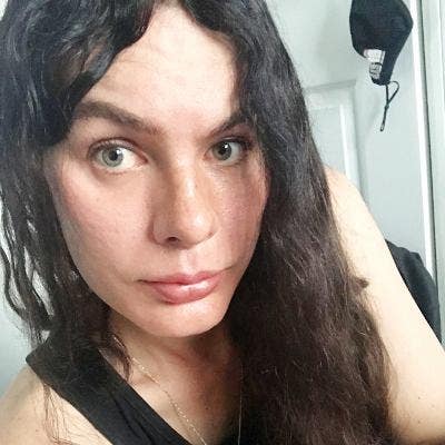 Looking for accommodation in exchange for care Main Photo