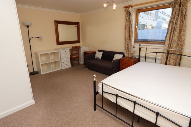 XL Exquisite En-suite - 5min to DLR - Conciege!  Main Photo