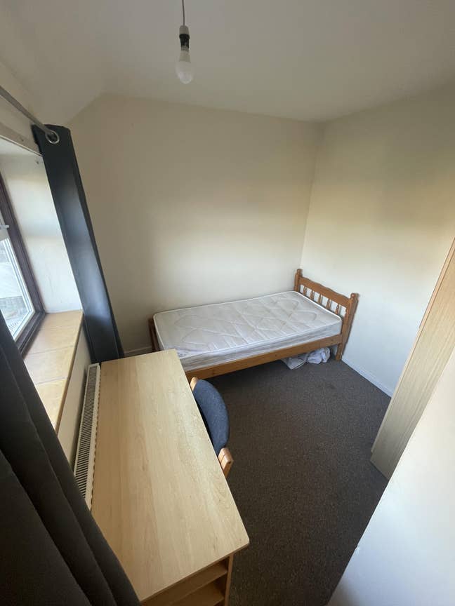 Student Room Available - 22 Lovelace Road Main Photo