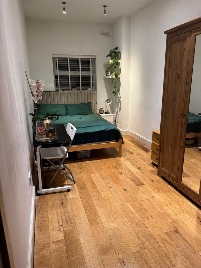 Spare room Main Photo