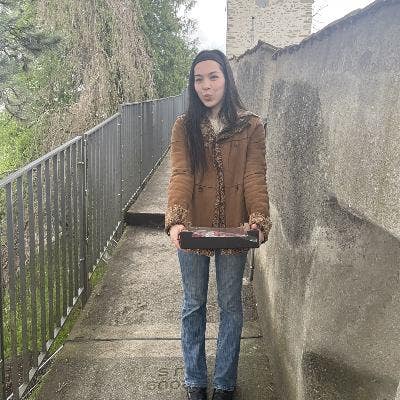 Professional Female seeks a single or double room Main Photo
