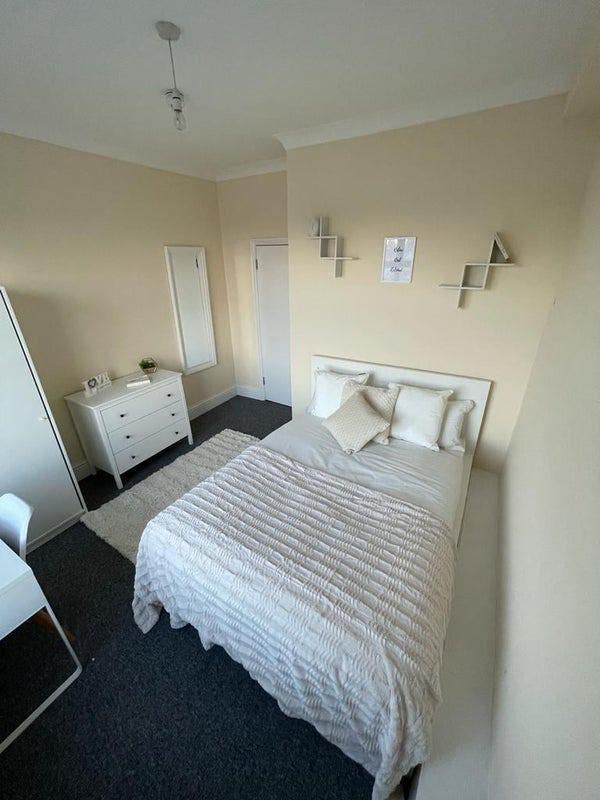 Cosy Double Room In Ilford Hotspot  Main Photo