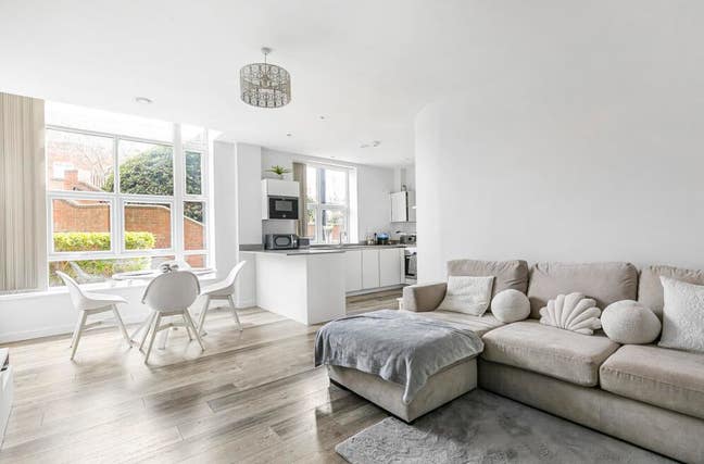 Looking for a Flatmate – Modern 2 Bed / 2 Bath Apa Main Photo