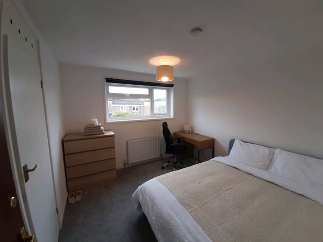 Two Double Bedrooms in Basingstoke Main Photo