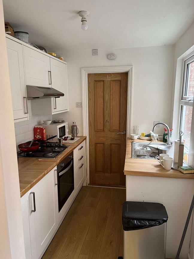 Ensuite Double room available for Indians Main Photo