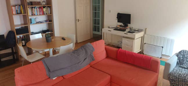 Large Room 100m from CJ station with Swimming Pool Main Photo