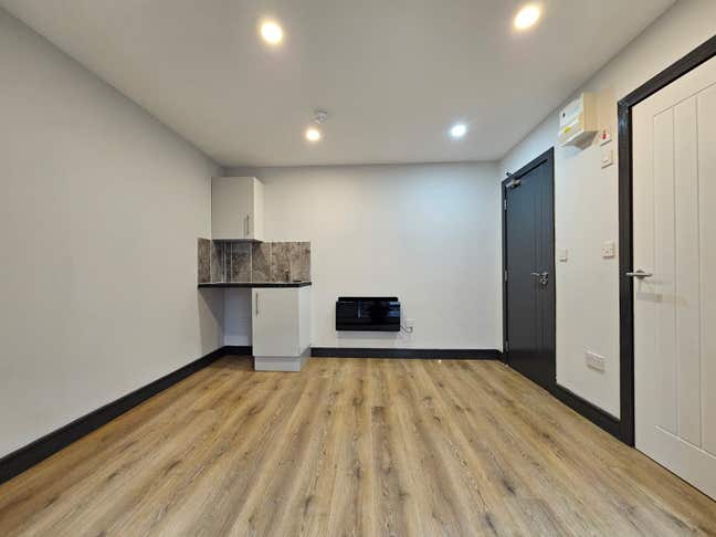 DSS-Studio Flat Available in Northolt Ealing UB5 Main Photo