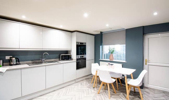 All Ensuite Hotel Standard Houseshare LS13 Main Photo