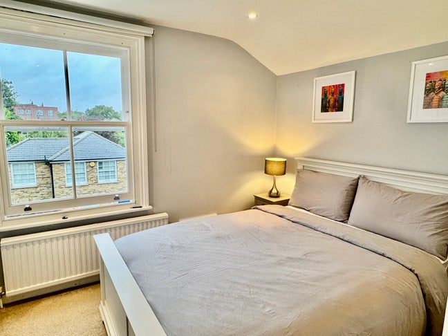 Double  room with own bathroom Mon - Fri ONLY Main Photo
