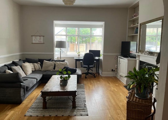 Lovely double room in a large terrace + garden  Main Photo