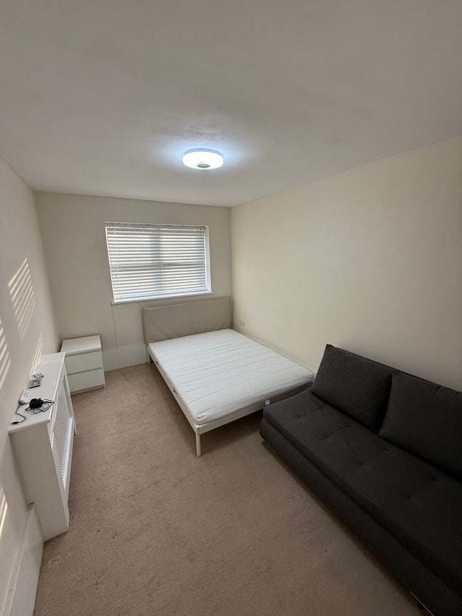 1 double room to let Main Photo