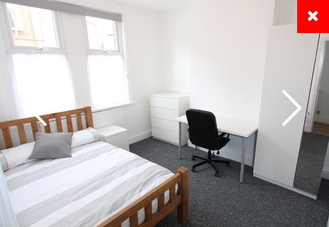 Double Room available in 4 bed girl house 25-26 Main Photo