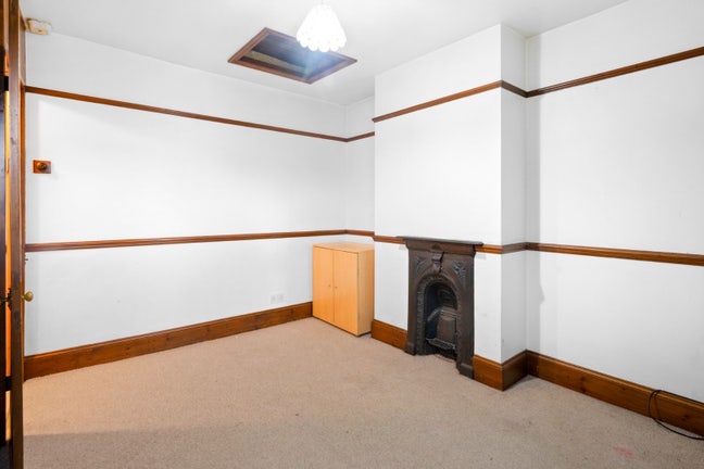 Modern 3 Bedroom 2 Reception House in Romford  Main Photo