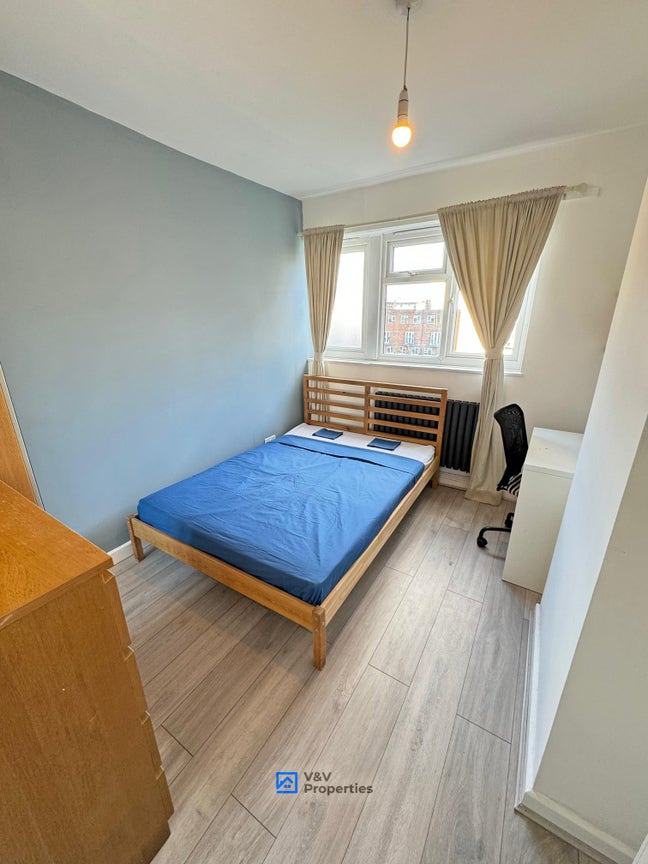 ✅ Have a Look at It - Good Size Rooms - Central Main Photo