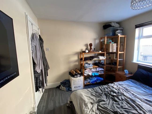 Two Bed Flat with balcony Near Beach and Station  Main Photo