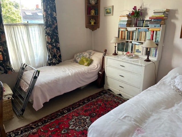 Low cost accommodation in Sheperds Bush W12 Main Photo