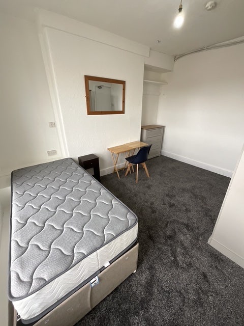 Newly Refurb'd One bed, own kitchen - LA4 5PE Main Photo