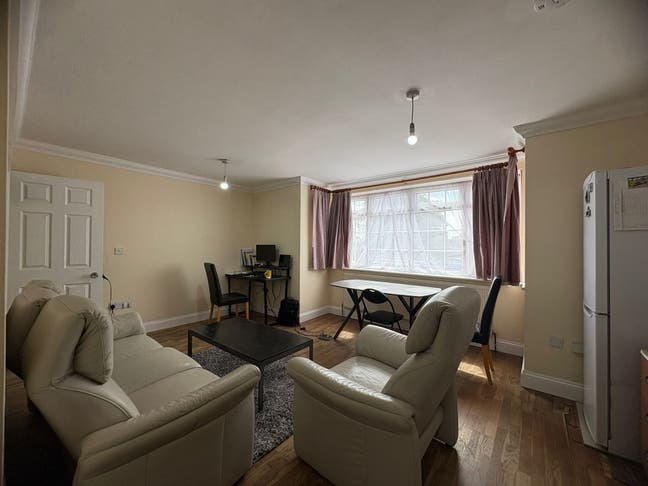 2 Bedroom Flat to Rent in Hounslow Main Photo