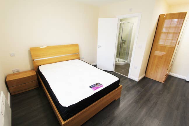 Modern En-suite room in City Centre LE1 Main Photo
