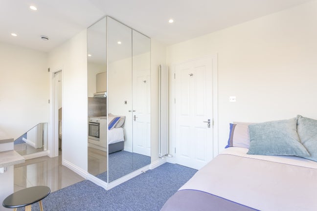 Brilliant Ensuite Room In East Acton Main Photo