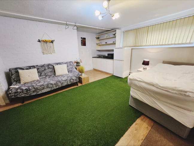 Large double room* Ensuit *(Please read descriptio Main Photo