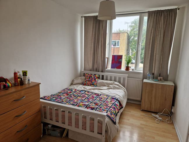 ** Canary Wharf * Double Room Ready to Move in  Main Photo
