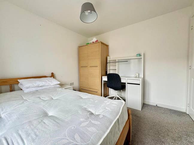 Bills included, newly built Main Photo