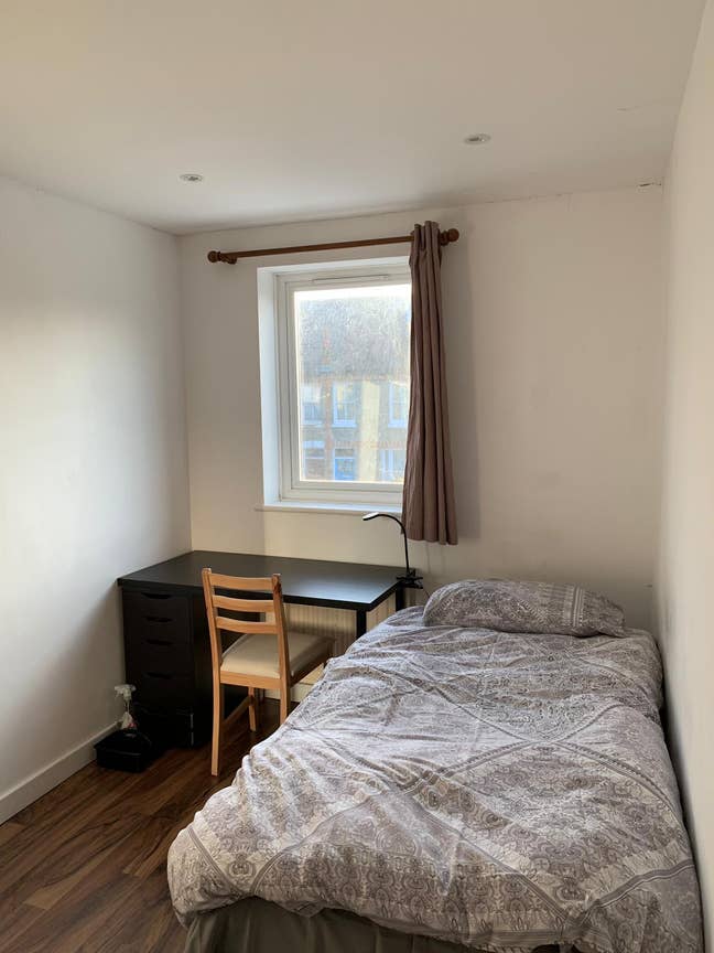 ST3 - Single Bedroom. Good location. Main Photo