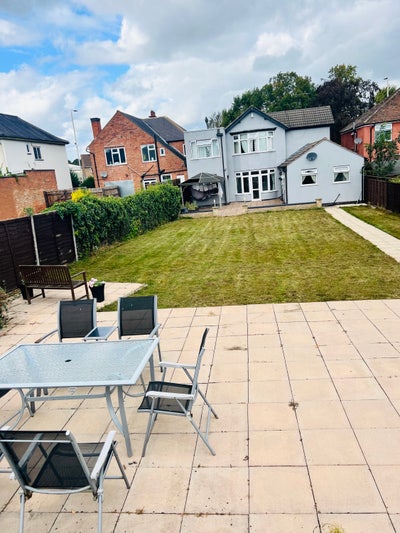 Large Double Room Main Photo