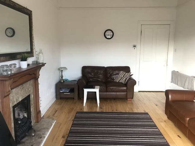 Large bedroom in 2 bed flat in shawlands Main Photo