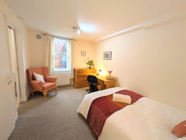 Luxury es double room, ex-hotel nr town centre Main Photo
