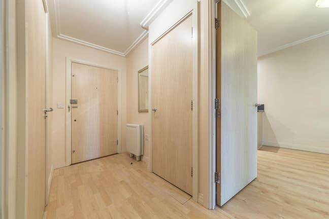 Spacious 1 Bedroom Flat to Rent Great Location W3 Main Photo