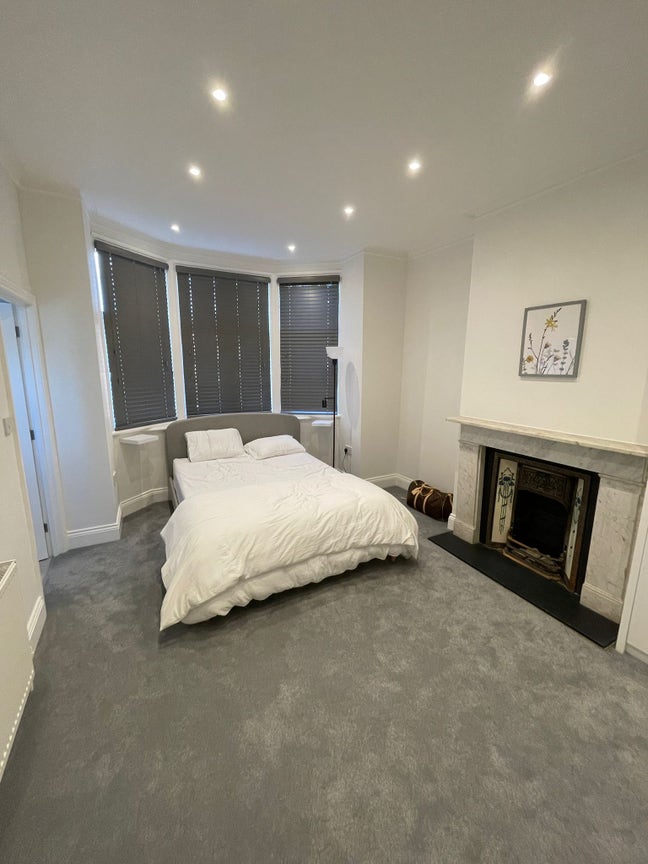 ✨ Spacious Ensuite in Sociable Chiswick Home ✨ Main Photo