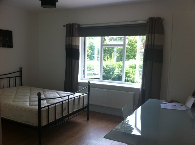 Large double fully furnished ensuite room Warwick  Main Photo