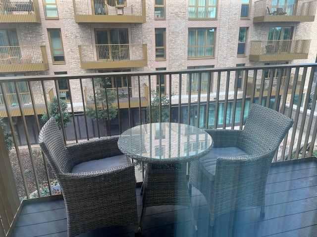 1 bedroom flat to rent- Kew Bridge Main Photo
