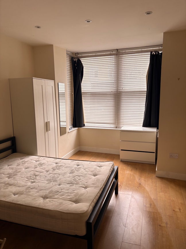 Double bedroom available until 18th October Main Photo