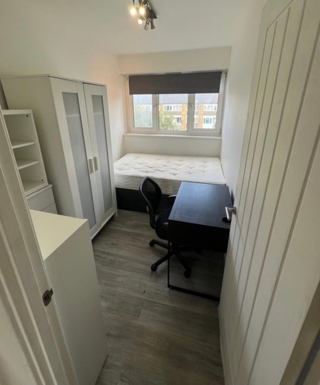 Double room available urgent near Stepney Green Main Photo