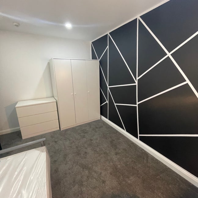 All Inclusive Room Available on Norfolk Park! Main Photo