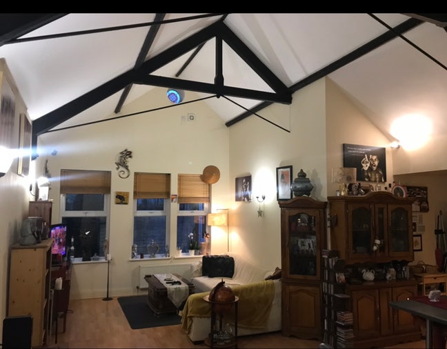 Double room in best area in Swindon for nightlife  Main Photo