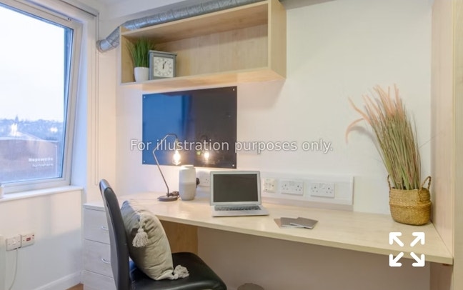 Silver Ensuite Main Photo
