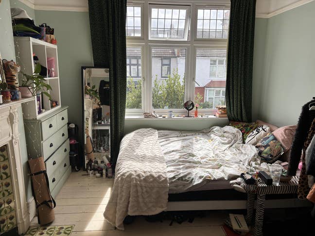 Sunny Unfurnished Room Available Near Station Main Photo