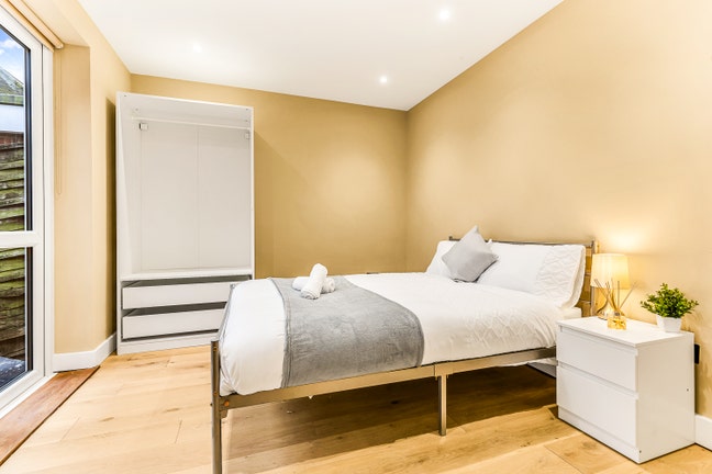 Luxury Rooms Available - NR5 - Available Now Main Photo