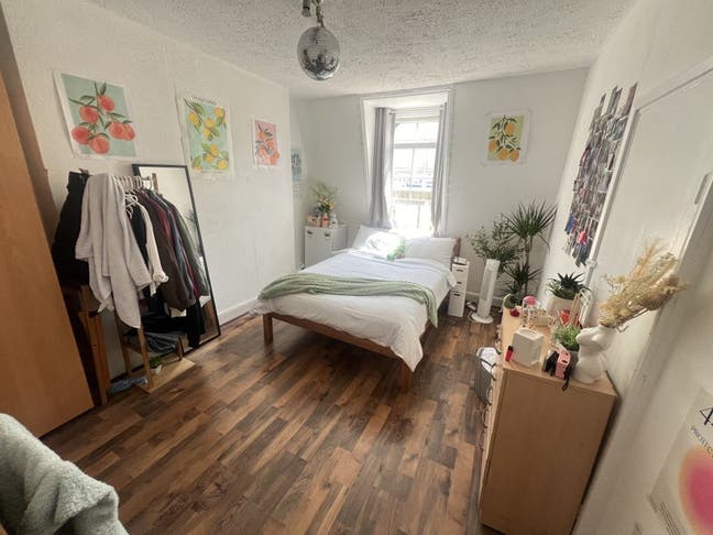 Notting Hill Gate - 2BED FLAT/ Double room £288pw Main Photo