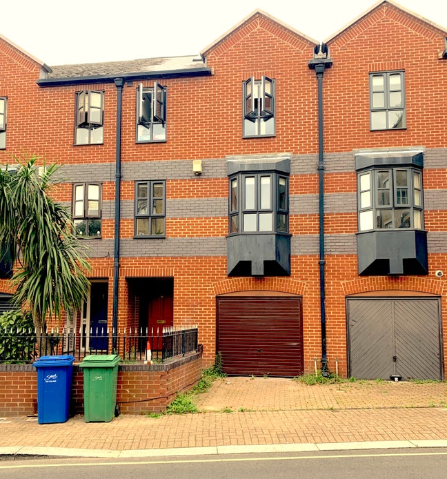 Huge ensuite in Bermondsey Main Photo