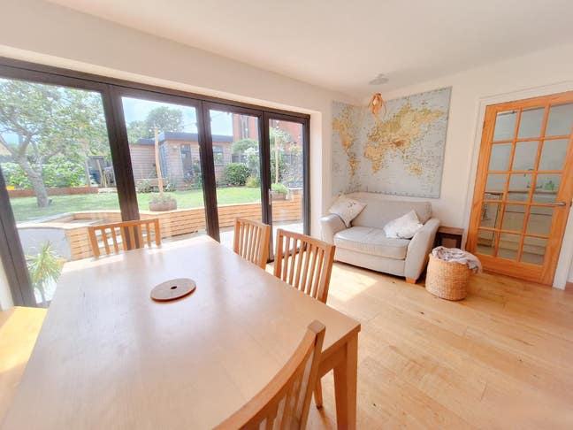 Large Furnished Property with Parking and Garden Main Photo