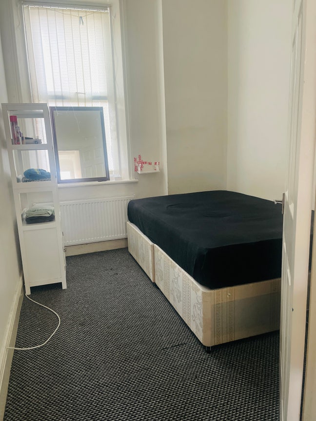Well spacied single room Main Photo